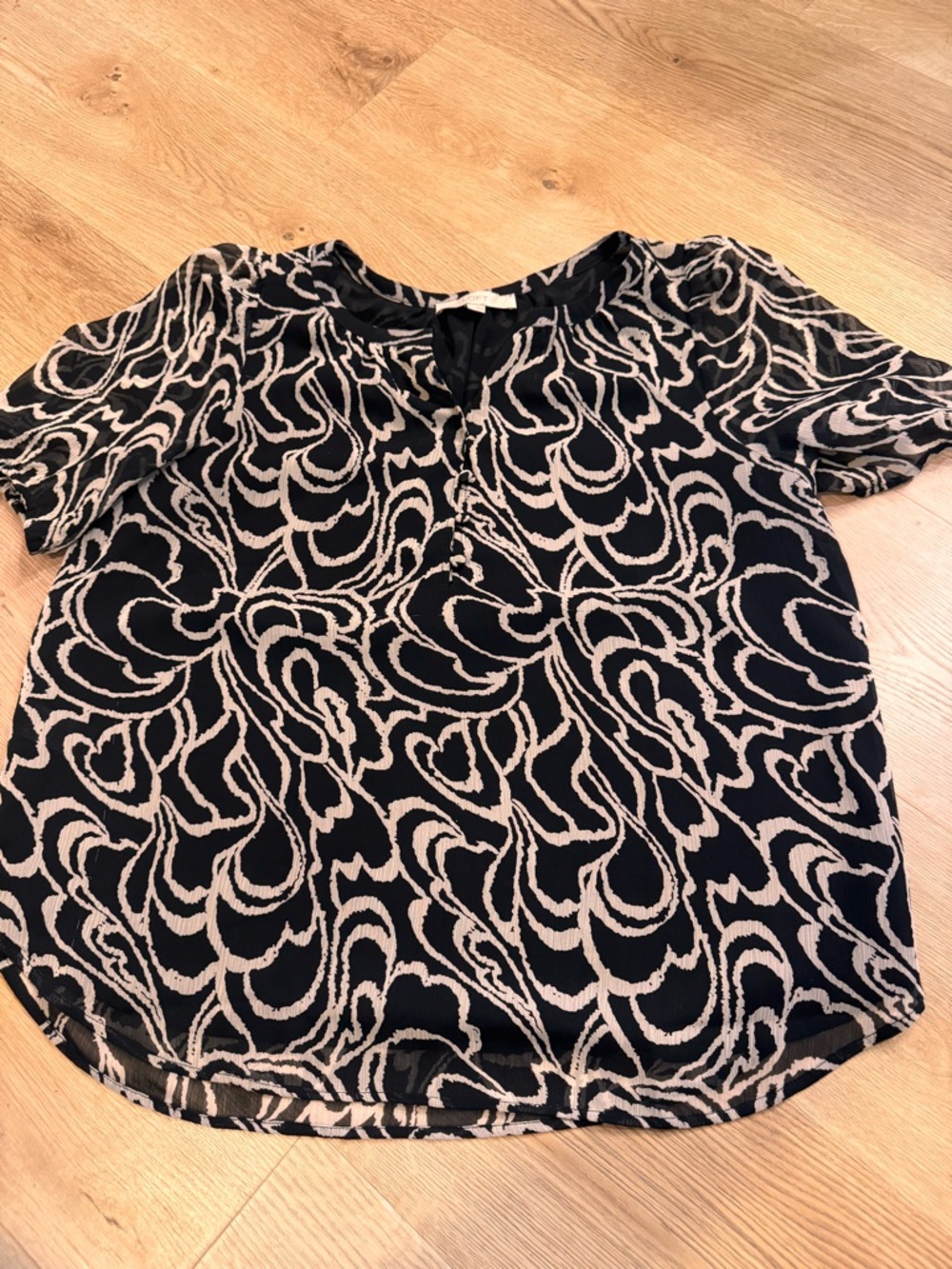 LOFT Black & Cream Abstract Swirl Short Sleeve Blouse
